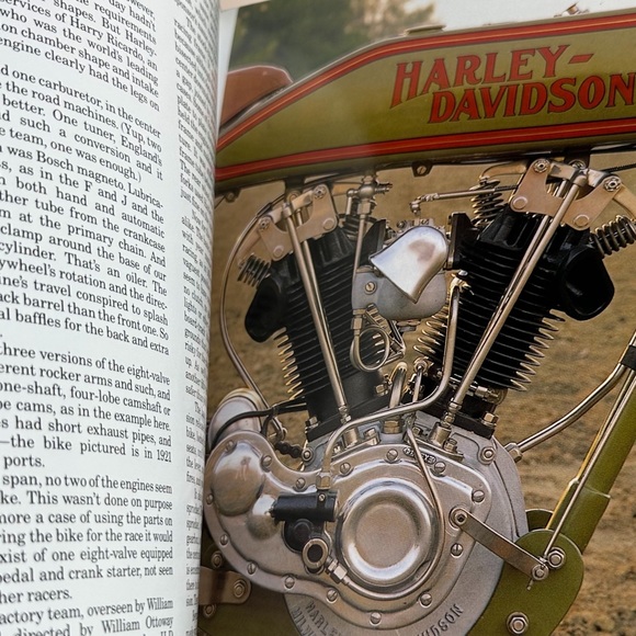Harley-Davidson The American Motorcycle Book by Allan Girdler 2005 - Picture 9 of 11